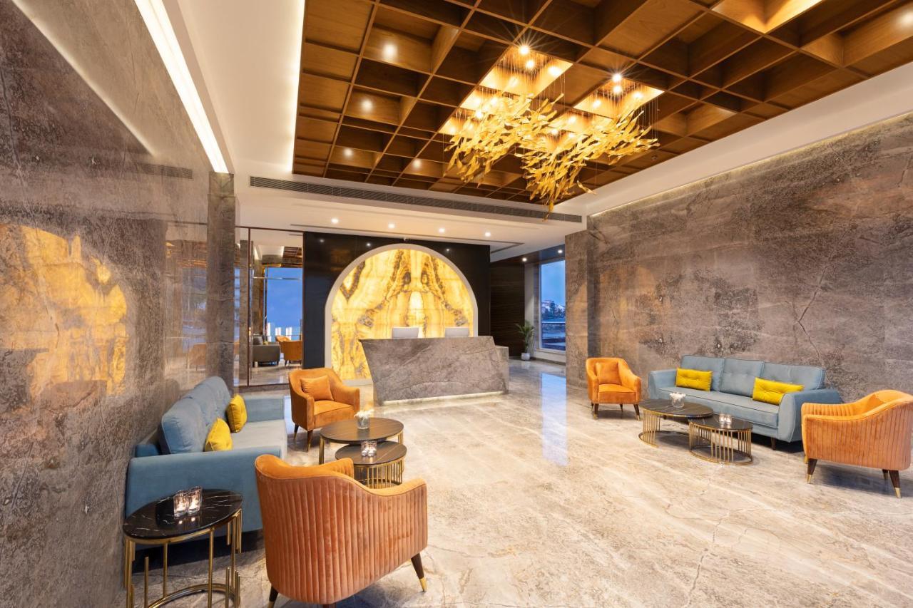 Clarion Hotel Dehradún Kültér fotó