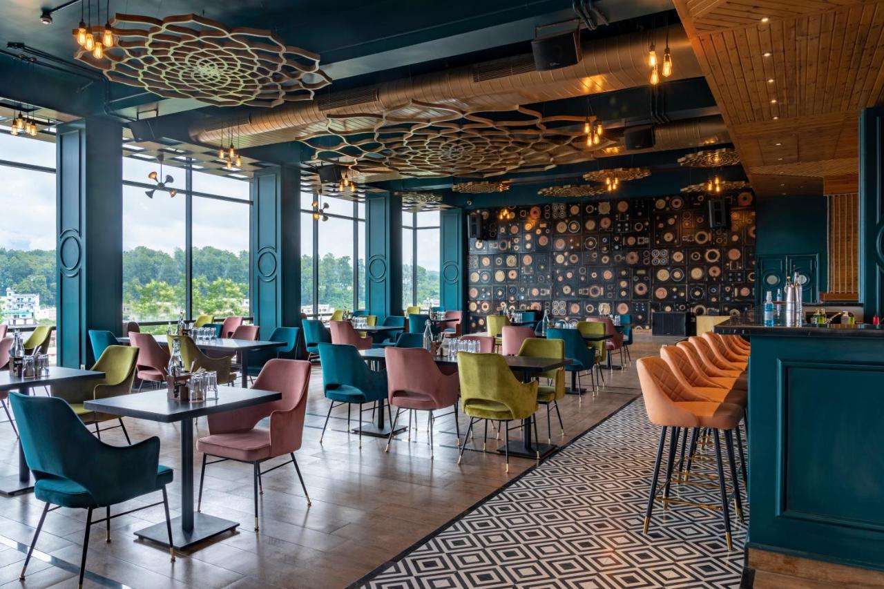 Clarion Hotel Dehradún Kültér fotó