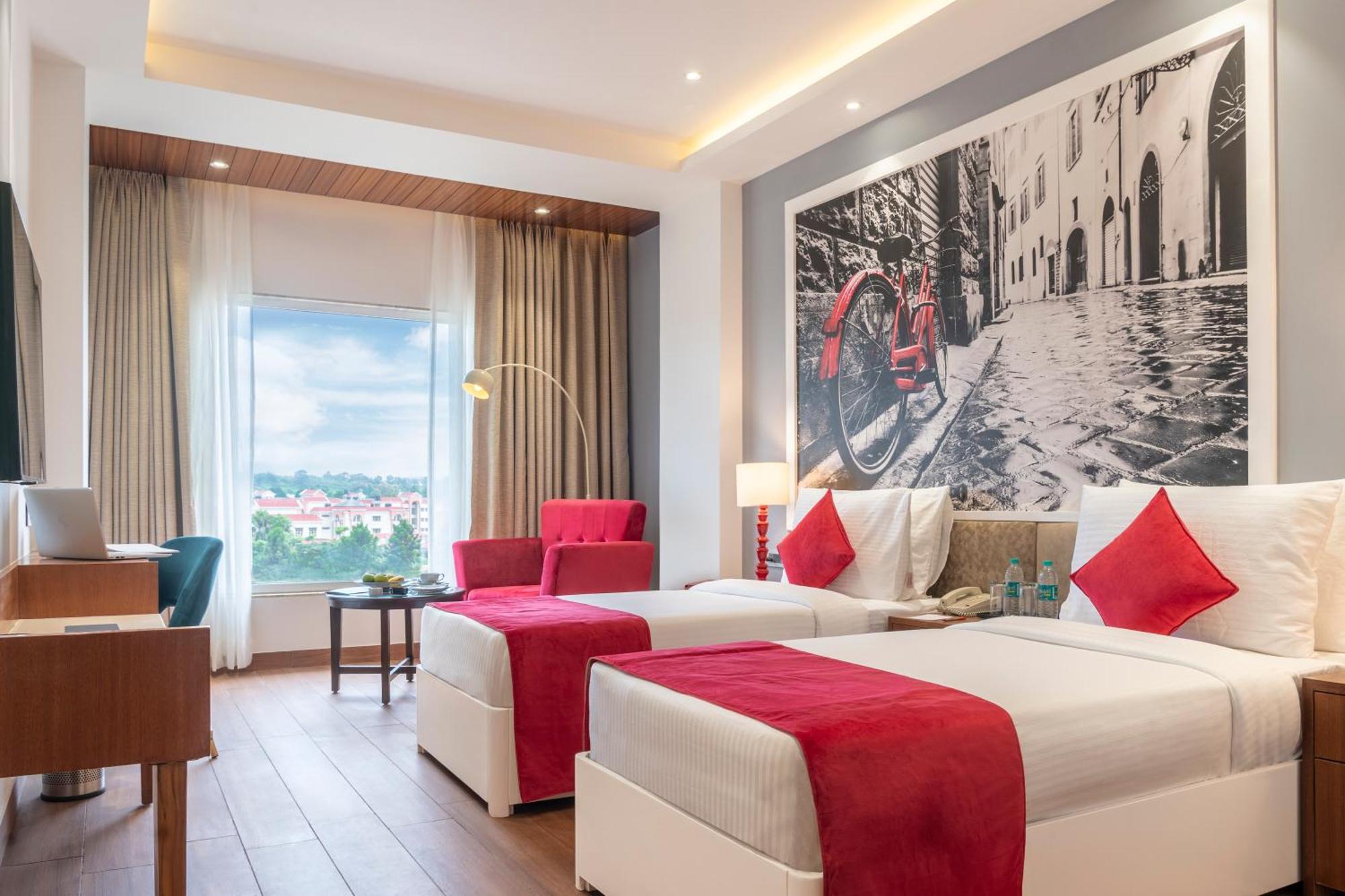 Clarion Hotel Dehradún Kültér fotó