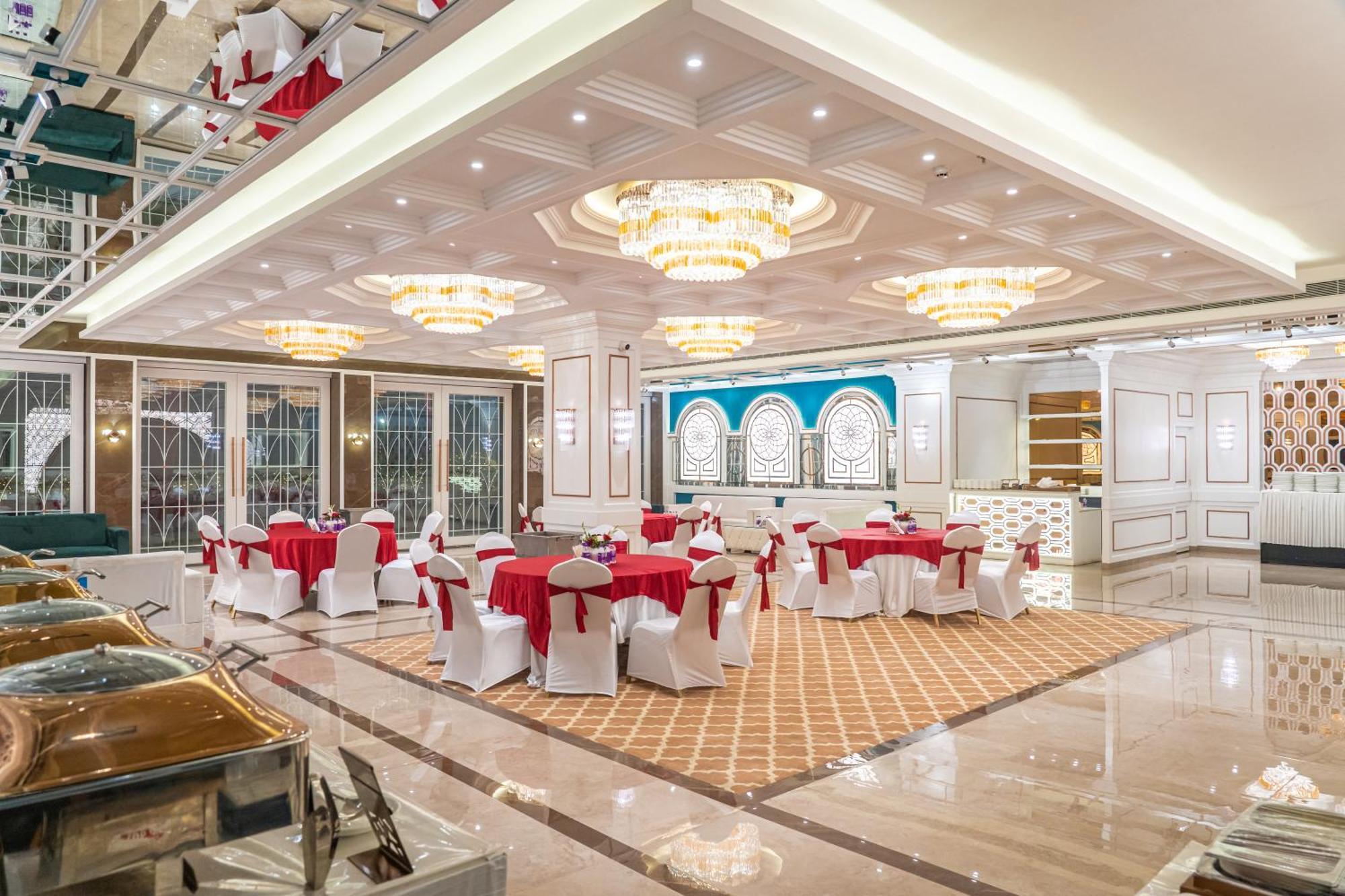 Clarion Hotel Dehradún Kültér fotó
