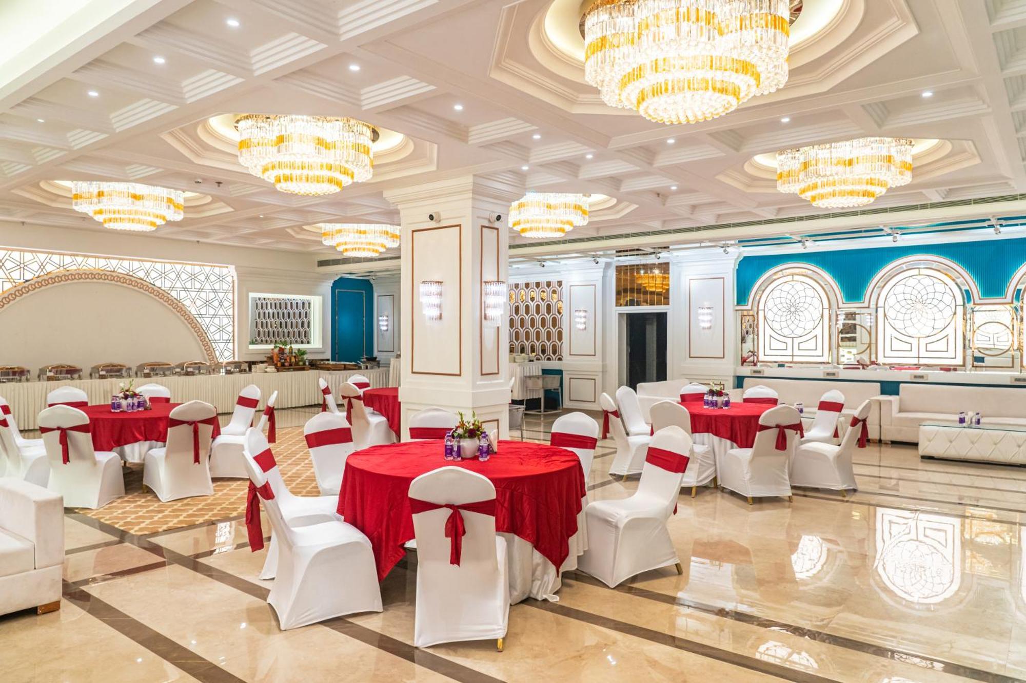 Clarion Hotel Dehradún Kültér fotó
