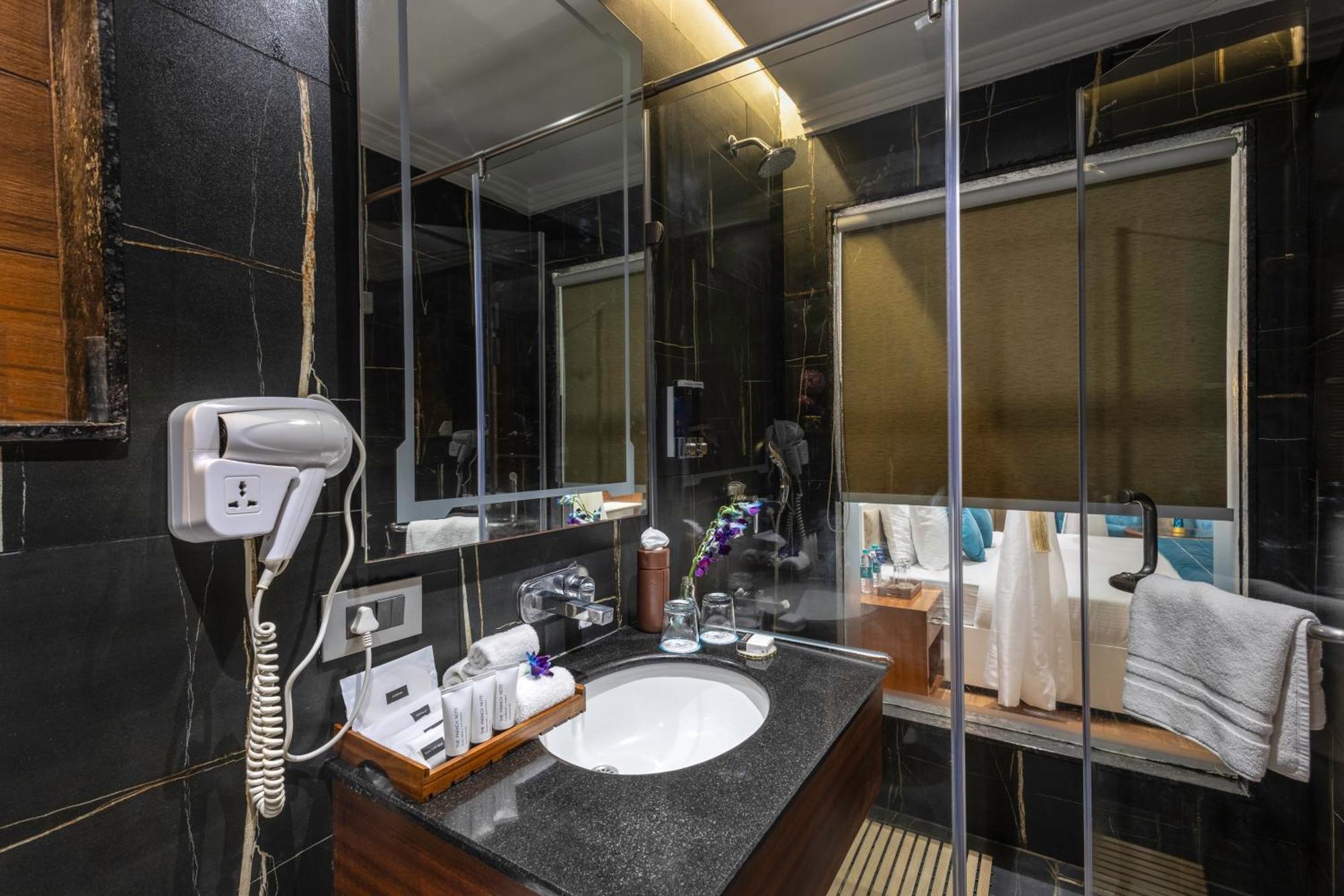 Clarion Hotel Dehradún Kültér fotó